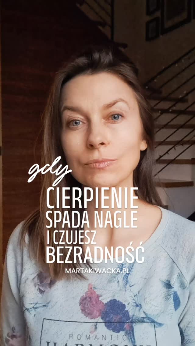 Gdy cierpienie spada nagle…

Są takie momenty w życiu,
na które nie da się przygotować.

Sytuacje, które zatrzymują czas.
Które odbierają słowa.
Które zostawiają nas z poczuciem bezradności.

I choć bardzo chcemy pomóc…
naprawić…
ulżyć…

prawda jest taka, że na początku
działanie nie zawsze jest tym, czego potrzeba.

Bo są doświadczenia,
przy których żadne zdania nie brzmią właściwie.

W takich chwilach najcenniejsze, co możemy dać, to:
obecność.

Cicha.
Uważna.
Prawdziwa.

Bycie obok.
Bez naprawiania.
Bez szukania rozwiązań.

Po prostu:
„jestem tu z Tobą”.

Czasem to właśnie ta przestrzeń
staje się pierwszym krokiem do ukojenia.

Jeśli jesteś teraz w takim miejscu —
po jednej lub drugiej stronie —
otul siebie łagodnością 🤍

I pamiętaj…
Twoja obecność ma znaczenie, nawet jeśli wydaje się niewystarczająca.

sesje online 1:1 • sesje grupowe EFT • warsztaty • metoda EFT tapping • emocje • wzorce zachowań • zmiana przekonań • uwalnianie blokad • wsparcie • rozwój osobisty • terapia • uzdrawianie ciała i duszy • zdrowie • wygląd • relacje • finanse • spełnione życie • manifestacja • redukcja stresu • spokój naturalnie • techniki wyciszające • układ nerwowy • biohacking • naturalne sposoby na emocje

#cierpienie #stres #układnerwowy #eft #EFTtapping